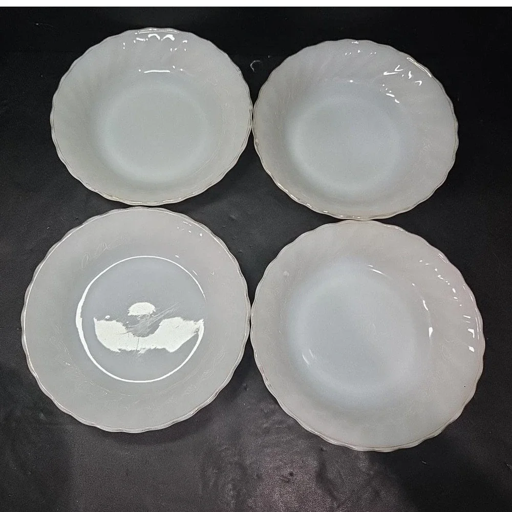 Anchor Hocking Fire King Swirl Bowls Set of 4 Vintage Milk Glass‎